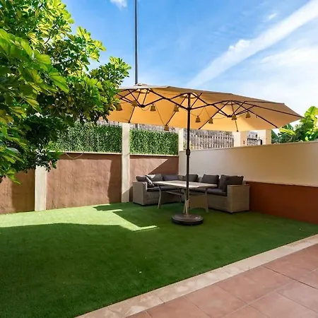 Διαμέρισμα Bright Retreat With Lush Outdoor Space *