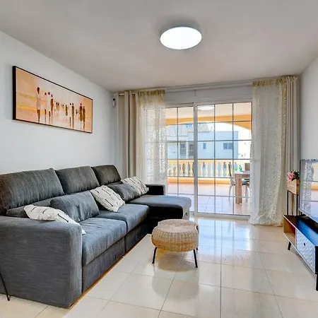 Bright Retreat With Lush Outdoor Space *