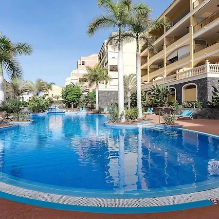 Bright Retreat With Lush Outdoor Space Palm-mar