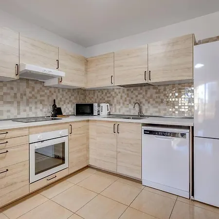 Bright Retreat With Lush Outdoor Space