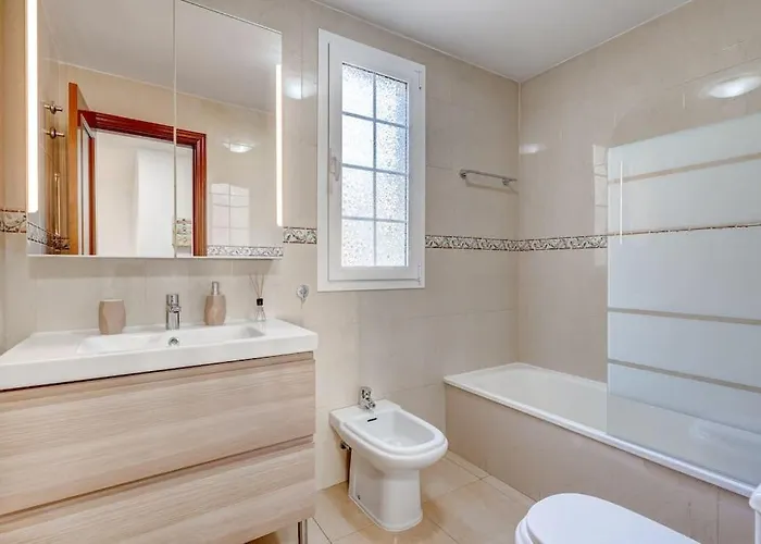 Bright Retreat With Lush Outdoor Space