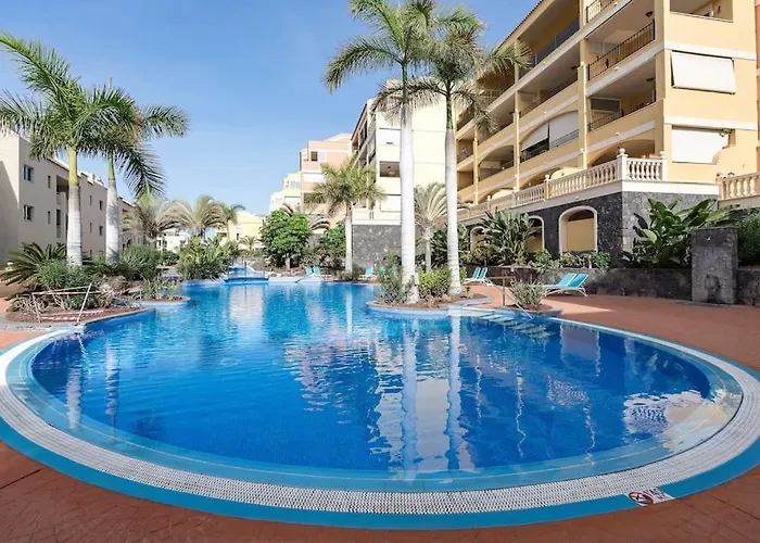 Bright Retreat With Lush Outdoor Space Palm-mar