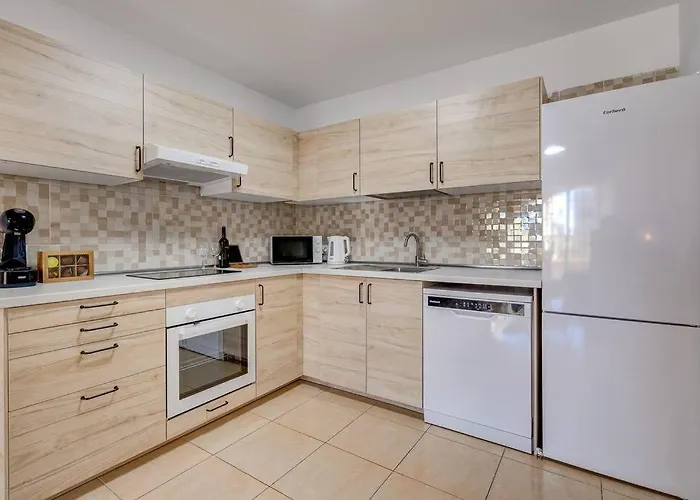 Bright Retreat With Lush Outdoor Space